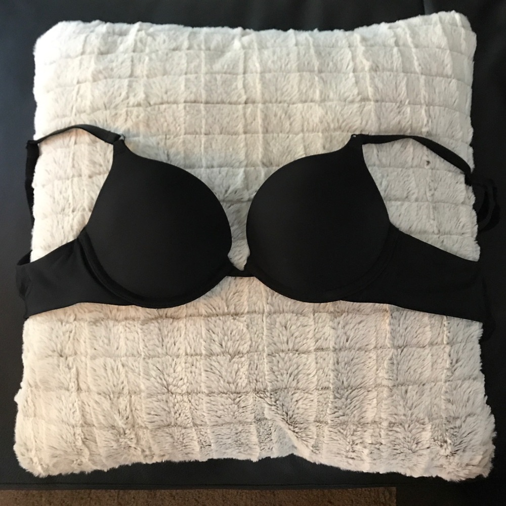 Victoria’s Secret push-up bra’s (black & polkadot)